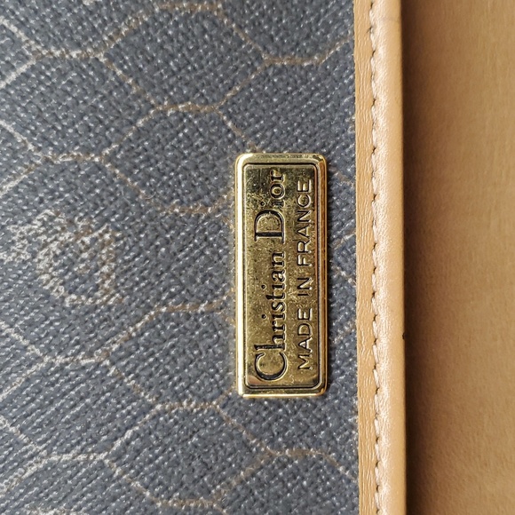 DIOR Luxurious honeycomb Crossbody - Picture 8 of 10